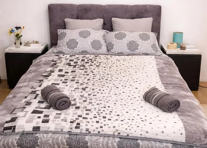 Old Town Sidro شقة